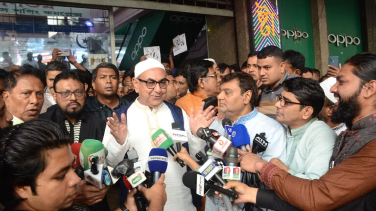 ঘুম থেকে উঠে মানুষ নাম নেয় আল্লাহর, তা না করে একজন নেন আমার : মির্জা আব্বাস