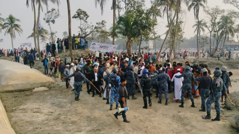 বিএনপি ও এনসিপির মধ্যে তুমুল সংঘর্ষ, গুরুতর আহত ১০
