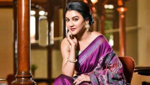 ‘পুতুলনাচের ইতিকথা’ দিয়ে সেরা অভিনেত্রীর পুরস্কার জিতলেন জয়া