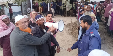 প্যারোলে মুক্তি নিয়ে মায়ের জানাজায় অংশ নিলেন যুবলীগ নেতা