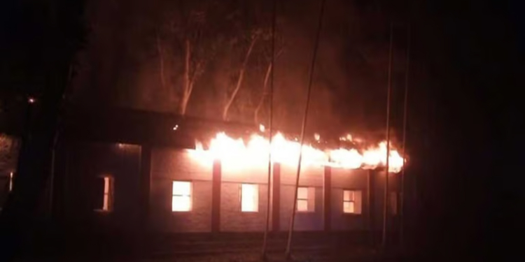 নেত্রকোনায় ৫ ভোটকেন্দ্রে আগুন; ভোট গ্রহণে সমস্যা হবে না বলছে প্রশাসন