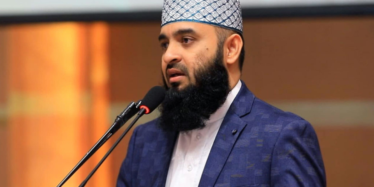 পুলিশের আগ্রাসী মনোভাব নিয়ে প্রশ্ন আজহারীর