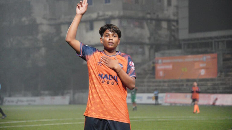 সাফ অ–১৯ নারী চ্যাম্পিয়নশিপ সর্বোচ্চ গোলদাতা ও টুর্নামেন্ট সেরার জোড়া পুরস্কারে উচ্ছ্বসিত আলপি