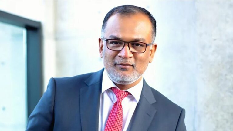 ভুলের জন্য ক্ষমা চেয়ে নিজেকে ভুলে যেতে অনুরোধ বাণিজ্য উপদেষ্টার