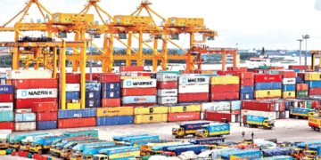 অচল চট্টগ্রাম বন্দর; চলছে কর্মবিরতি