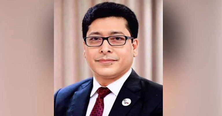 শেখ হাসিনার জনপ্রশাসন প্রতিমন্ত্রী ফরহাদ হোসেনকে দুদকের মামলায় গ্রেফতার