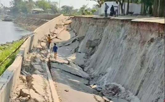 উদ্বোধনের আগেই দেবে গেল আলোচিত ১২ কোটি টাকার সড়ক