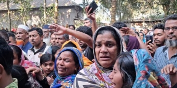 একই ঘরে তিনজনকে গলা কেটে হত্যা; শোকে বিহ্বল কুমিল্লার মণিপুর গ্রাম