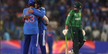 টি-টোয়েন্টি বিশ্বকাপের গ্রুপ পর্বে পাকিস্তানকে ধোলাই করে সুপার এইটে ভারত