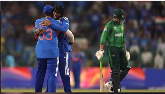 টি-টোয়েন্টি বিশ্বকাপের গ্রুপ পর্বে পাকিস্তানকে ধোলাই করে সুপার এইটে ভারত