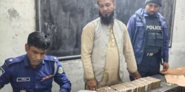 ৫০ লাখ টাকাসহ স্বেচ্ছাসেবক দলের নেতা আটক