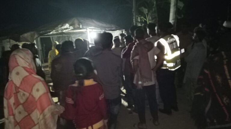 রাস্তায় চলাচলের সময় মেয়েদের উত্যক্ত করায় দুই গ্রামের সংঘর্ষ; নিহত ১