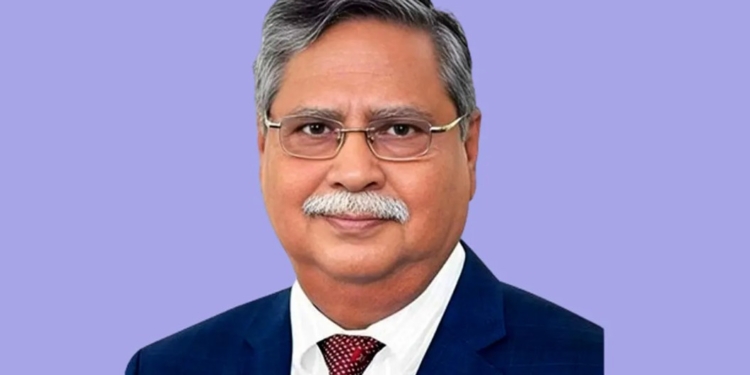 পোস্টাল ব্যালটে ভোট দিলেন আলোচিত রাষ্ট্রপতি