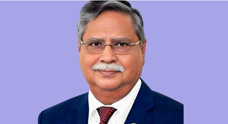 পোস্টাল ব্যালটে ভোট দিলেন আলোচিত রাষ্ট্রপতি
