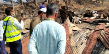 দরজায় বাইরে থেকে তালা দিয়ে ছাত্রদল নেতার ঘরে আগুন