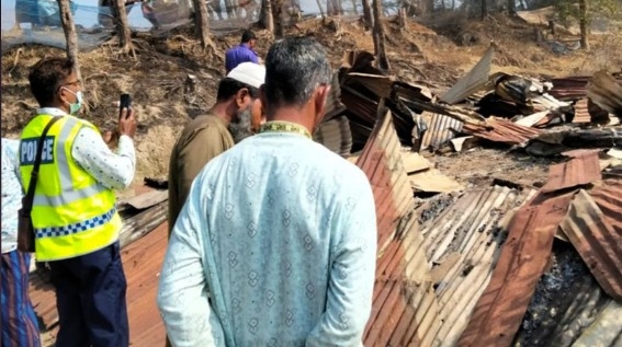 দরজায় বাইরে থেকে তালা দিয়ে ছাত্রদল নেতার ঘরে আগুন