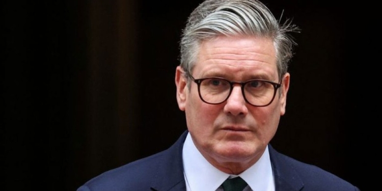 পদত্যাগের দাবি নাকচ; স্টারমারের পাশে মন্ত্রিসভা