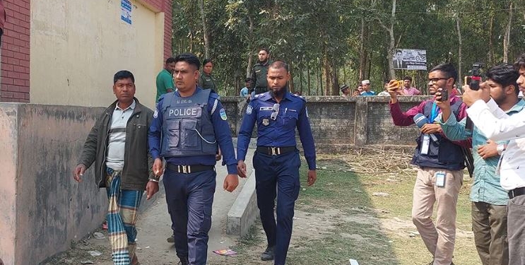 শেরপুরে ছিনতাই হওয়া ব্যালট পেপার উদ্ধার, ধানের শীষের সিল