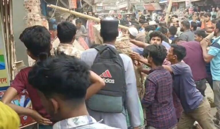পোশাক কিনতে গিয়ে মায়ের সামনে লাশ হলো ফাহাদ