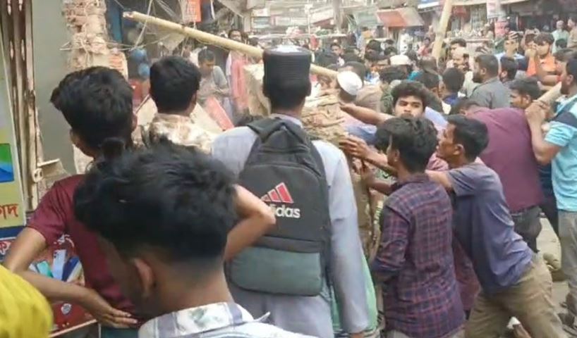 পোশাক কিনতে গিয়ে মায়ের সামনে লাশ হলো ফাহাদ