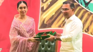 খালেদা জিয়ার স্বাধীনতা পুরস্কার গ্রহণ করলেন নাতনি জাইমা রহমান