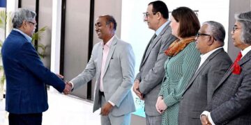 যুক্তরাজ্যে চিকিৎসা শেষে দেশে ফিরলেন রাষ্ট্রপতি