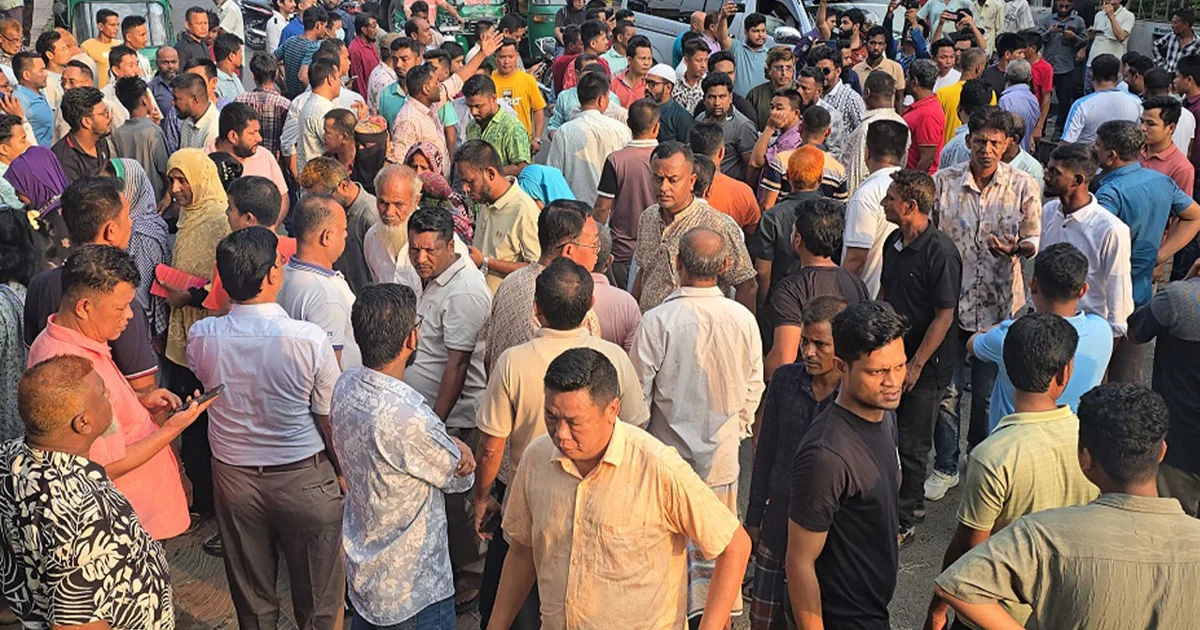 পার্বত্যমন্ত্রীর পদত্যাগ মেনে নিতে পারছেন না নেতাকর্মীরা, প্রতিবাদে বিক্ষোভ