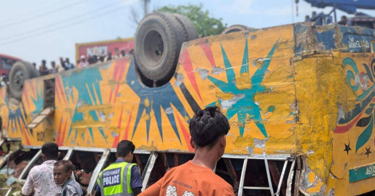 ব্রাহ্মণবাড়িয়ায় বাস খাদে পড়ে নিহত ৪
