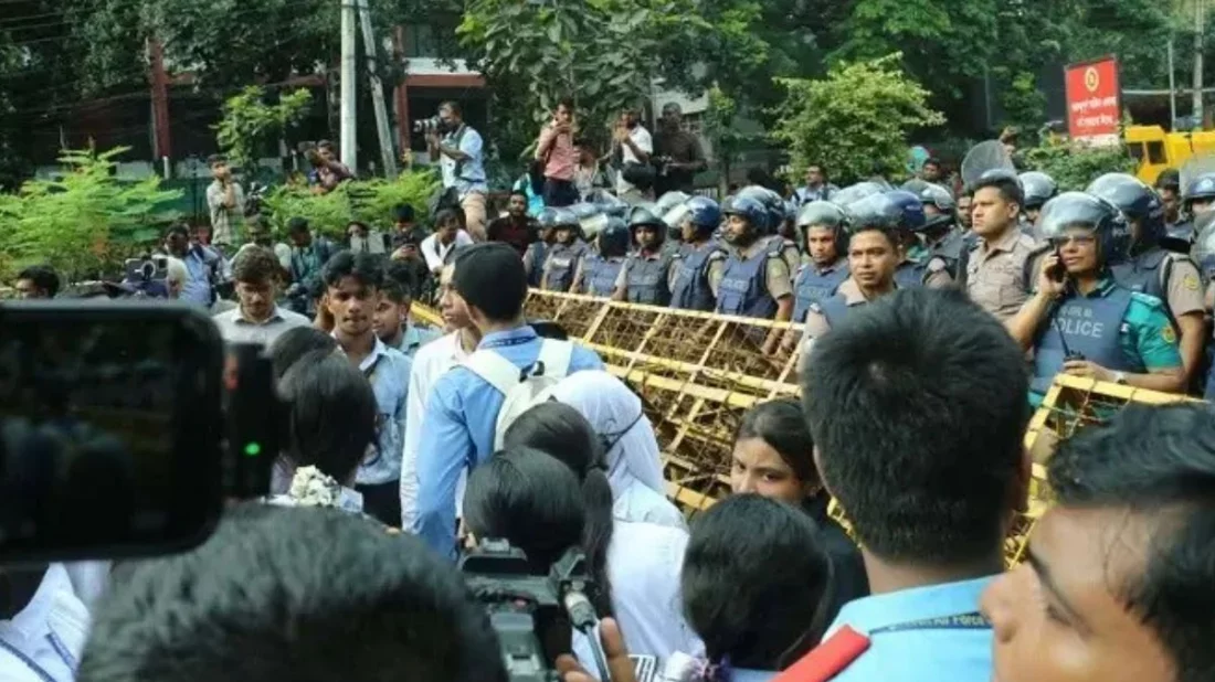 মন্ত্রীর পদত্যাগের দাবি বাদ ; অবশেষে ছয় দফা দাবি নিয়ে সচিবালয়ে ৬ শিক্ষার্থী