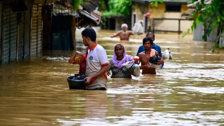 টানা ভারী বৃষ্টির শঙ্কা, পাঁচ জেলায় স্বল্পমেয়াদি বন্যার পূর্বাভাস