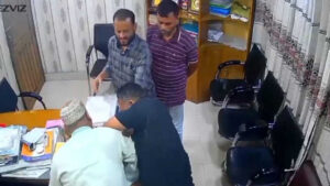 ব্যবস্থাপনা পরিচালকের অণ্ডকোষ চেপে চাঁদা আদায়ের চেষ্টা, ভিডিও ভাইরাল