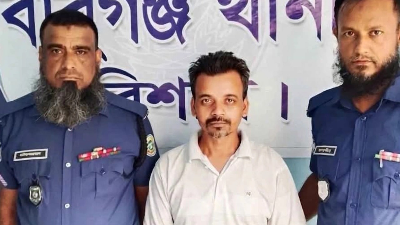 পর্নোগ্রাফি মামলায় বাবুগঞ্জের বিএনপি নেতা গ্রেপ্তার