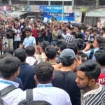 শিক্ষামন্ত্রীর পদত্যাগ দাবিঃ ‘তুমি কে, আমি কে ফার্মের মুরগি’- স্লোগানে সায়েন্সল্যাব অবরোধ