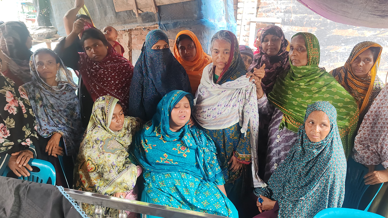 আর্জেন্টিনা ‘হেরে যাওয়ায়’ কুষ্টিয়ায় সমর্থকের আ’ত্ম’হ’ত্যা