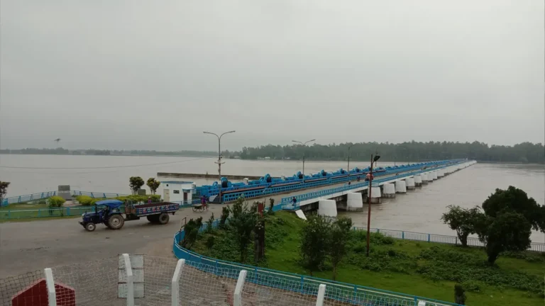 তিস্তার পানি বিপদসীমা ছুঁই ছুঁই  ; খুলে দেয়া হয়েছে ৪৪ টি গেট