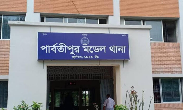 দিনাজপুরে নিজ বাড়ি থেকে মা ও মেয়ের মরদেহ উদ্ধার, তদন্তে পুলিশ