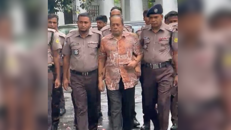 ট্রাইব্যুনালে হাজির করা হয়েছে জিয়া হত্যার আসামি মোজাফফরকে