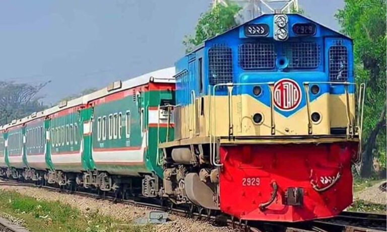 রাজশাহীর সঙ্গে সারা দেশের রেল যোগাযোগ বন্ধ