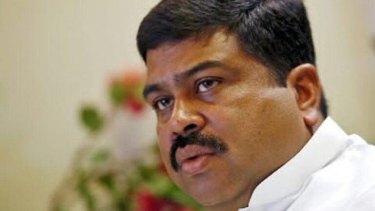 আন্দোলনের মুখে পদত্যাগ করলেন ভারতের শিক্ষামন্ত্রী ধর্মেন্দ্র প্রধান