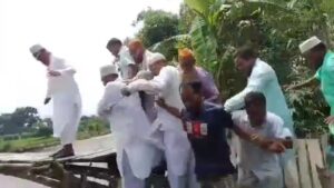 সাঁকো ভেঙে নদীর ধারে জামায়াত নেতারা, অল্পের জন্য রক্ষা এমপির