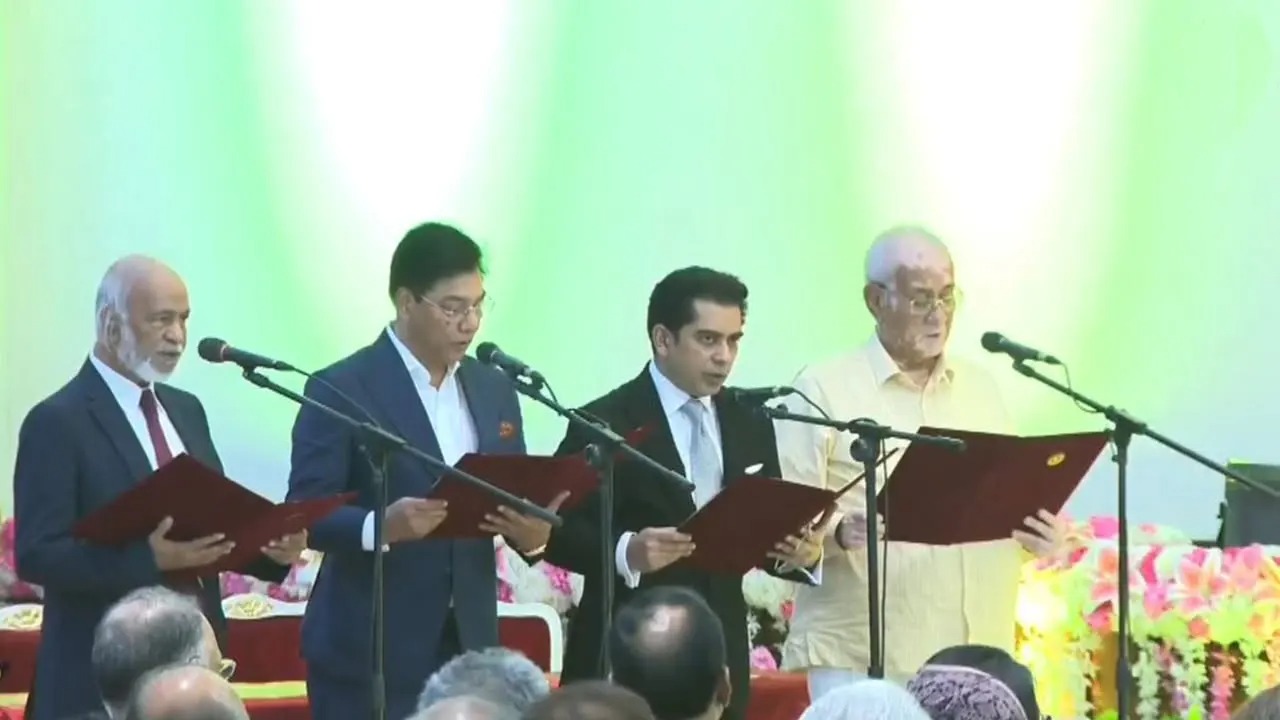 শপথ নিলেন নতুন ৪ মন্ত্রী ২ প্রতিমন্ত্রী