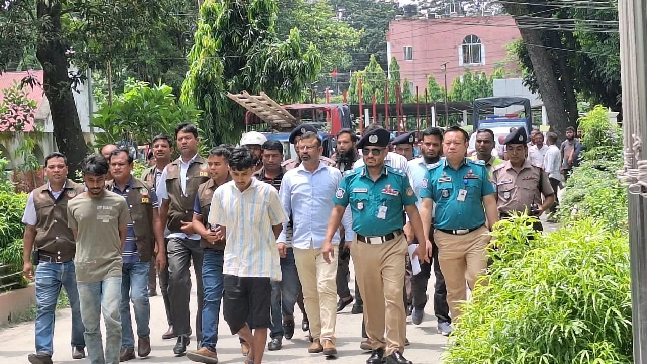 হত্যার পর গোসল করে খেজুর খায় দুই আসামি