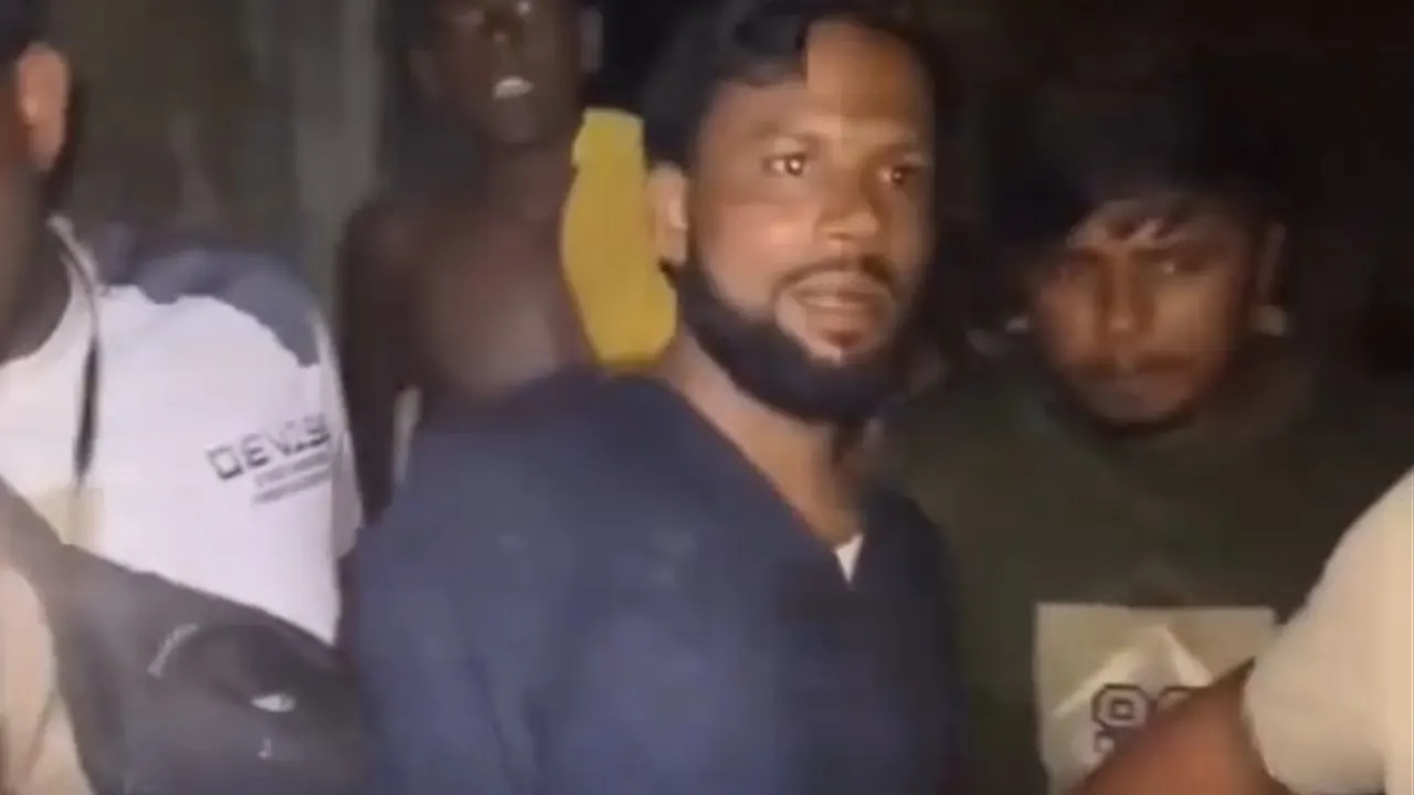 সাতক্ষীরায় গৃহবধূর ঘর থেকে জামায়াতকর্মী আটক, আদালতে প্রেরণ