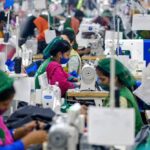 গ্যাস সংকটে স্তব্ধ শিল্পাঞ্চল:  বৈশ্বিক বাজার হারানোর শঙ্কায় পোশাক খাত