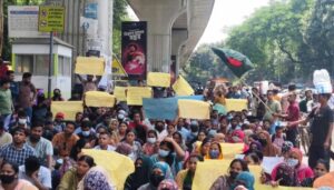 নিয়োগপত্রের দাবিতে শাহবাগে প্রাথমিকের চাকরিপ্রার্থীদের অবস্থান