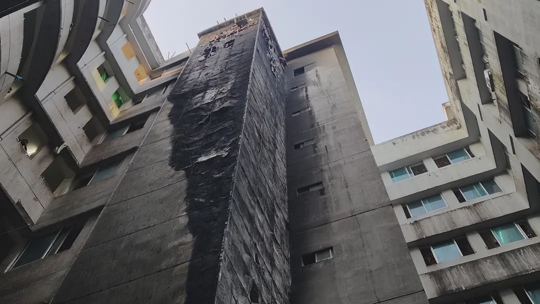 ময়মনসিংহ মেডিকেলে অগ্নিকাণ্ড : আতঙ্ক ও পদদলনে প্রাণহানি, নিরাপত্তা ব্যবস্থা নিয়ে প্রশ্ন