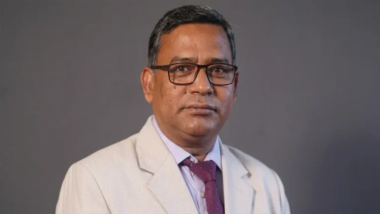 জাতীয় সংগীতের সময় হাসিনার ছবি: নোবিপ্রবির বিভাগীয় প্রধানকে অব্যাহতি