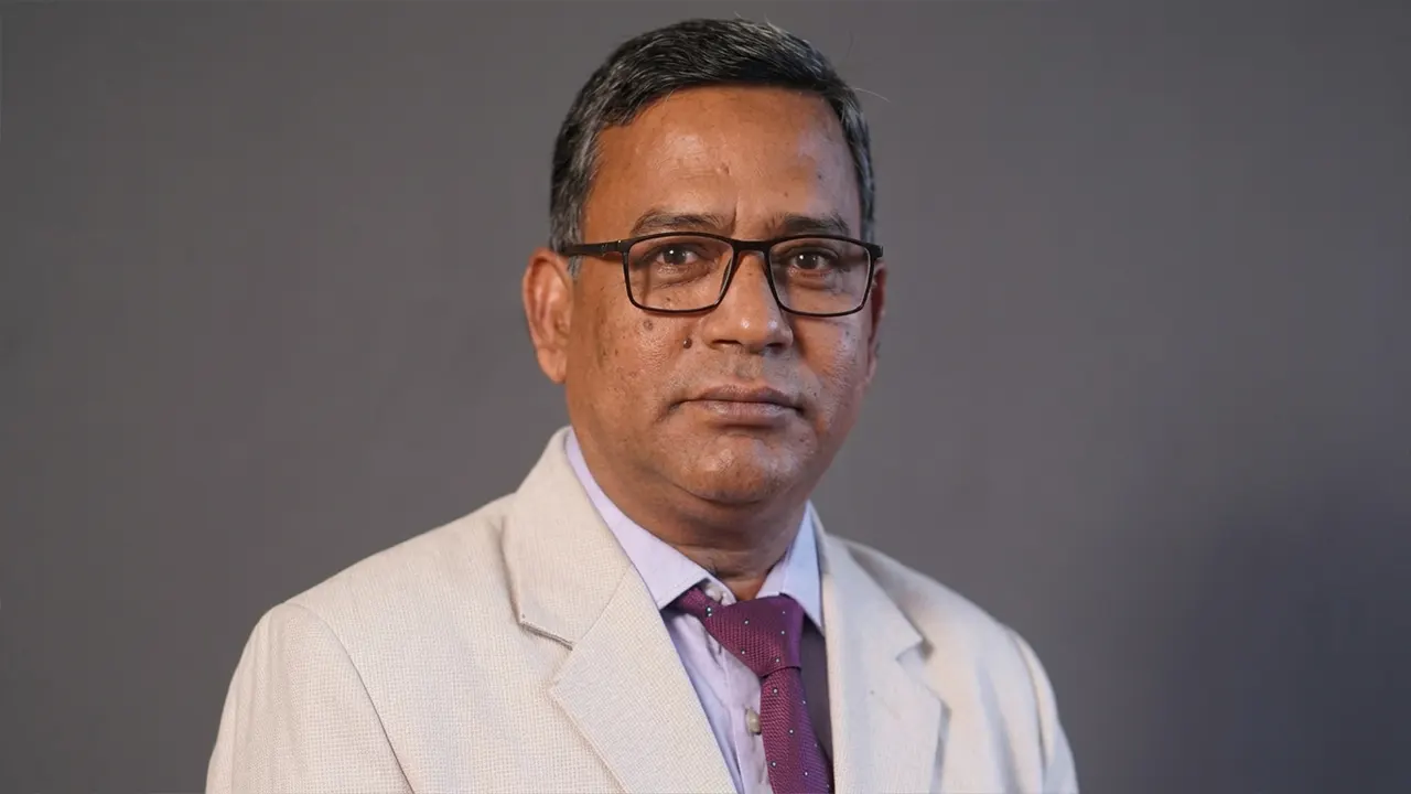 জাতীয় সংগীতের সময় হাসিনার ছবি: নোবিপ্রবির বিভাগীয় প্রধানকে অব্যাহতি