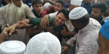তিন ঘণ্টার প্যারোলে মুক্তি পেয়ে মায়ের জানাজায় স্বেচ্ছাসেবক লীগ নেতা