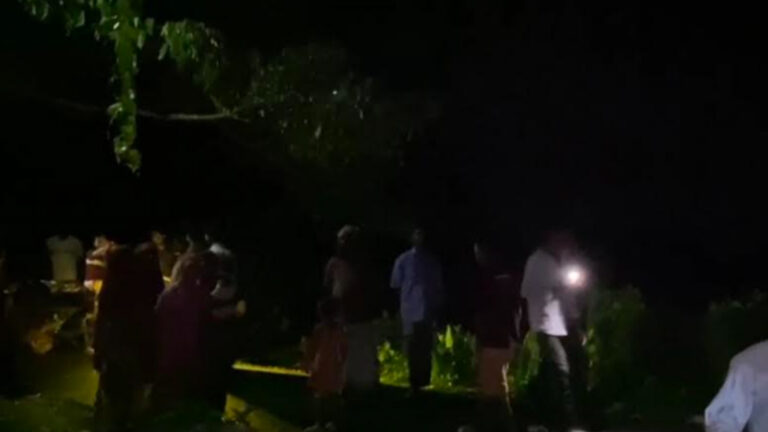রাতে বিকট শব্দে মসজিদের ইমামের থাকার ঘরে বিস্ফোরণ, স্থানীয়দের মাঝে আতঙ্ক
